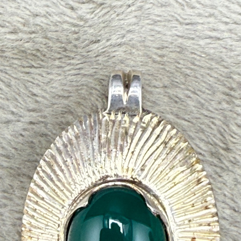 Vintage Sterling Silver Pendant Green Center Signed - Picture 4 of 11